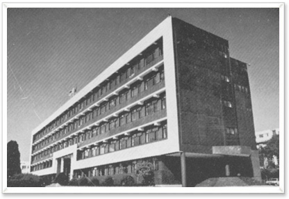 1978년 본관준공사진