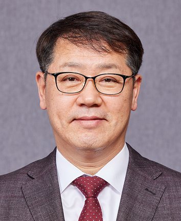 제10대 총장 서태범 박사